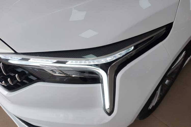 Used Bestune B70 2022 Third Generation 1.5T Automatic Enjoyment Version Left Front Headlight
