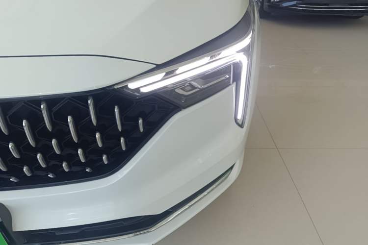 Used Bestune B70 2022 Third Generation 1.5T Automatic Enjoyment Version Left Front Headlight