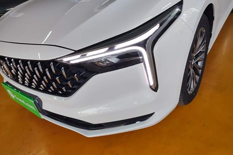 Used Bestune B70 2022 Third Generation 1.5T Automatic Enjoyment Version Left Front Headlight