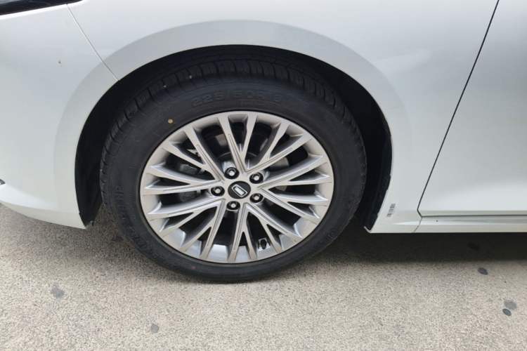 Used Bestune B70 2022 Third Generation 1.5T Automatic Enjoyment Version Left Front Wheel Hub