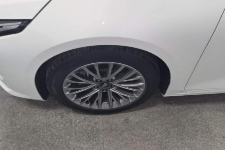 Used Bestune B70 2022 Third Generation 1.5T Automatic Premium Edition Left Front Wheel Hub