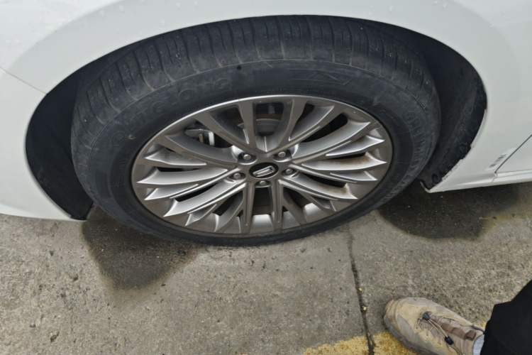 Used Bestune B70 2022 Third Generation 1.5T Automatic Enjoyment Version Left Front Wheel Hub