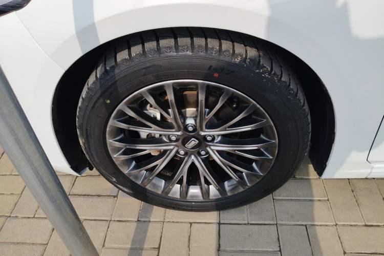 Used Bestune B70 2022 Third Generation 1.5T Automatic Enjoyment Version Left Front Wheel Hub
