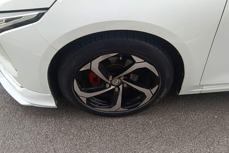 Used Bestune B70 2022 Third Generation 1.5T Automatic Premium Edition Left Front Wheel Hub