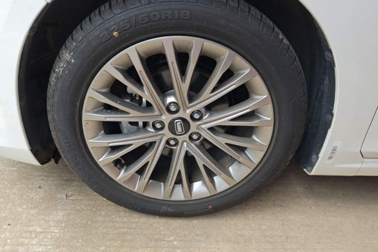Used Bestune B70 2022 Third Generation 1.5T Automatic Enjoyment Version Left Front Wheel Hub