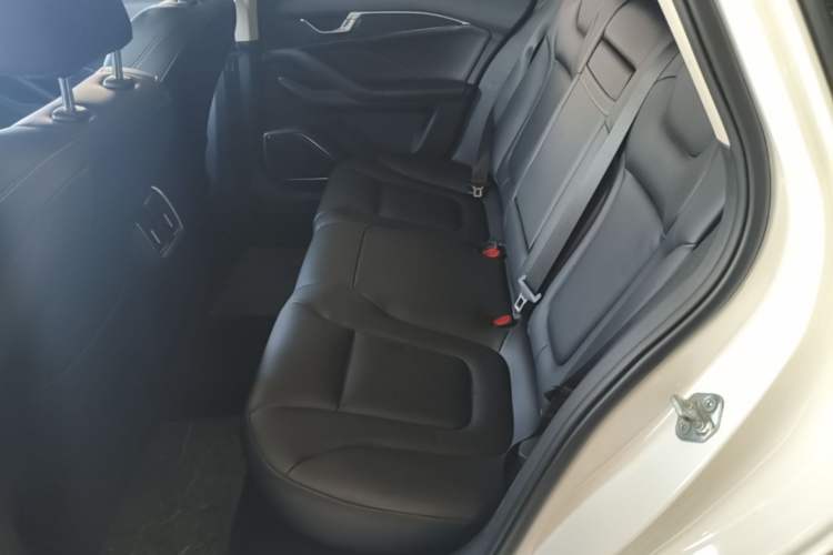 Used Bestune B70 2022 Third Generation 1.5T Automatic Premium Edition Left Rear Seat