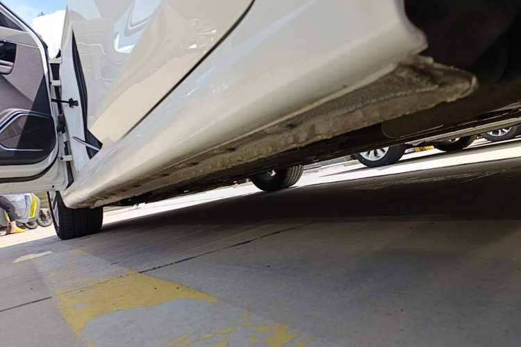 Used Bestune B70 2022 Third Generation 1.5T Automatic Enjoyment Version Left Side Sill