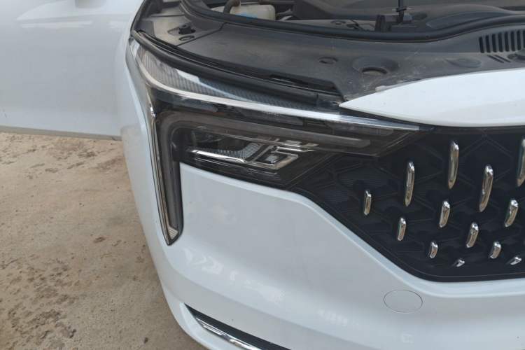 Used Bestune B70 2022 Third Generation 1.5T Automatic Enjoyment Version Right Front Headlight