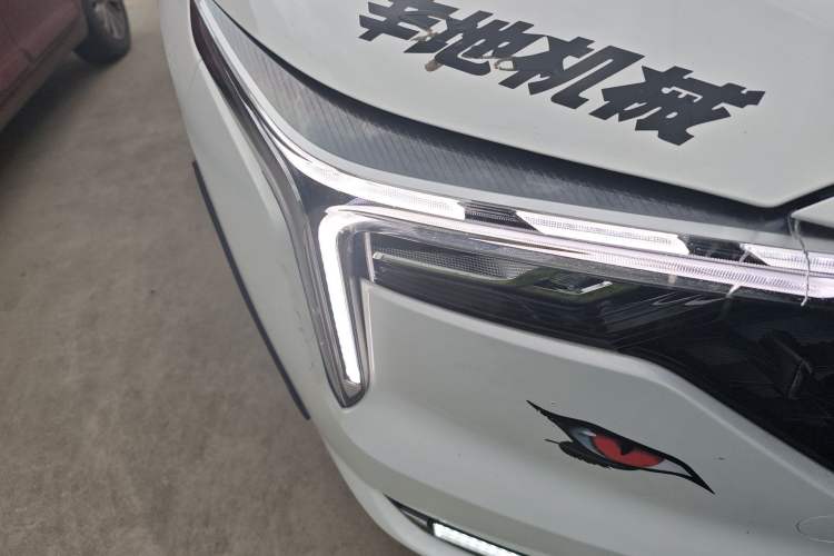 Used Bestune B70 2022 Third Generation 1.5T Automatic Enjoyment Version Right Front Headlight