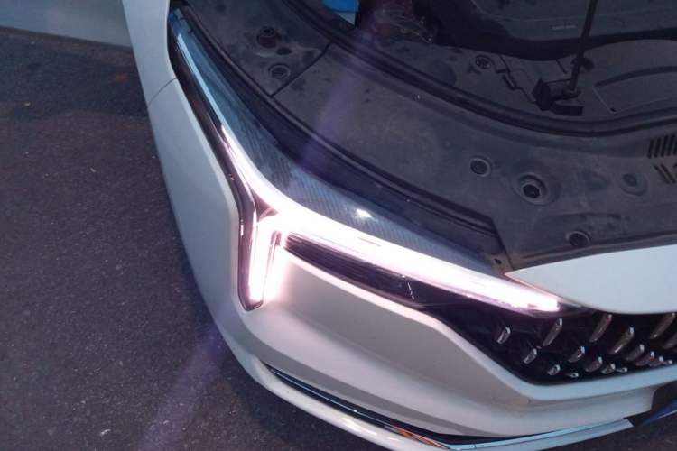Used Bestune B70 2022 Third Generation 1.5T Automatic Enjoyment Version Right Front Headlight
