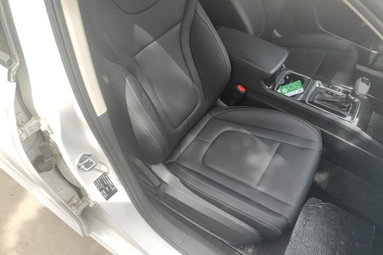 Used Bestune B70 2022 Third Generation 1.5T Automatic Enjoyment Version Right Front Seat