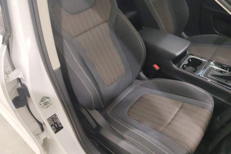 Used Bestune B70 2022 Third Generation 1.5T Automatic Enjoyment Version Right Front Seat