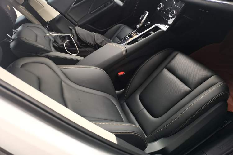 Used Bestune B70 2022 Third Generation 1.5T Automatic Enjoyment Version Right Front Seat