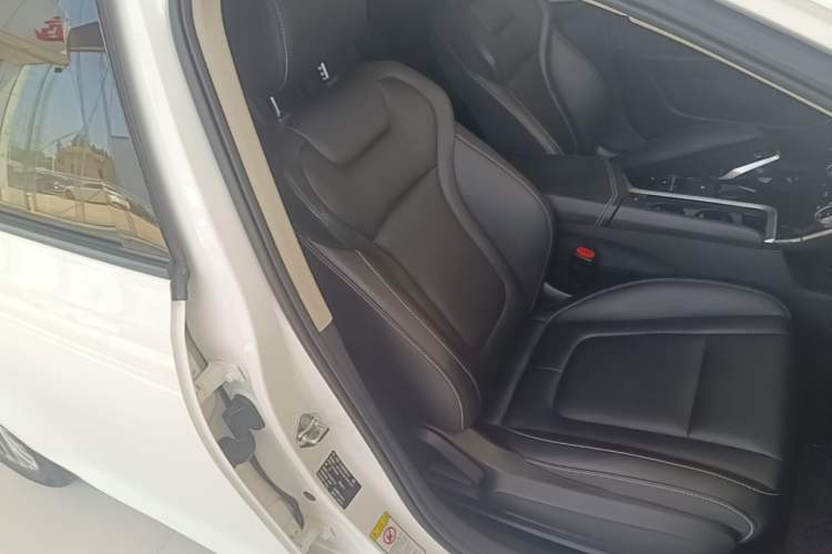 Used Bestune B70 2022 Third Generation 1.5T Automatic Enjoyment Version Right Front Seat