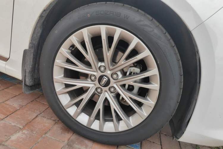 Used Bestune B70 2022 Third Generation 1.5T Automatic Premium Edition Right Front Wheel Hub