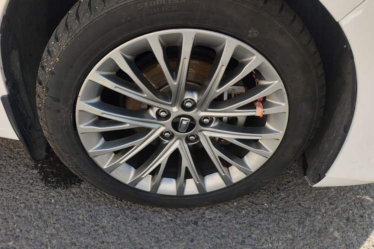 Used Bestune B70 2022 Third Generation 1.5T Automatic Enjoyment Version Right Front Wheel Hub