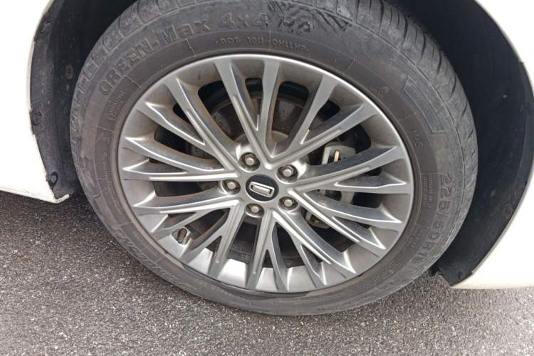 Used Bestune B70 2022 Third Generation 1.5T Automatic Enjoyment Version Right Front Wheel Hub