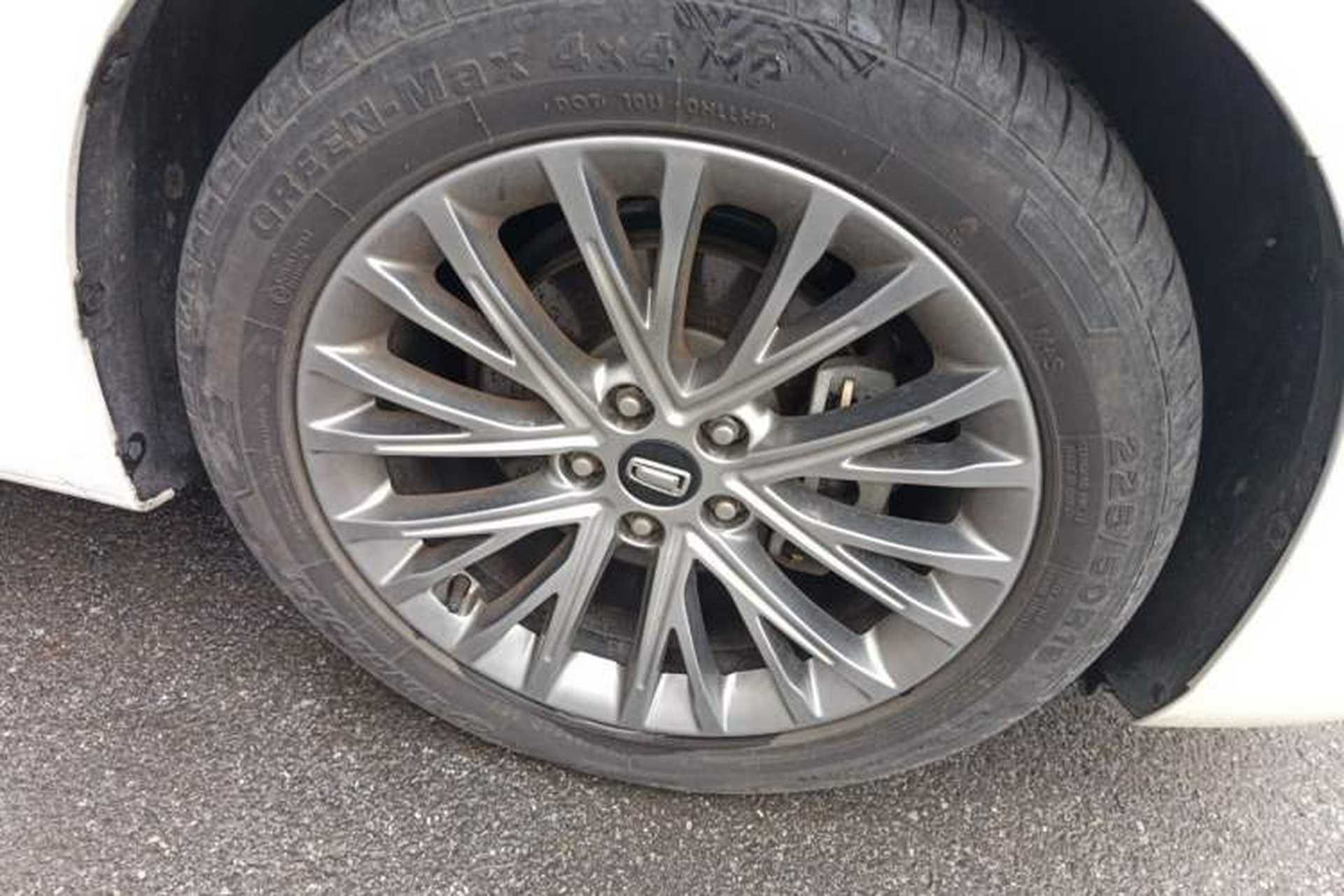 Used Bestune B70 2022 Third Generation 1.5T Automatic Enjoyment Version Right Front Wheel Hub