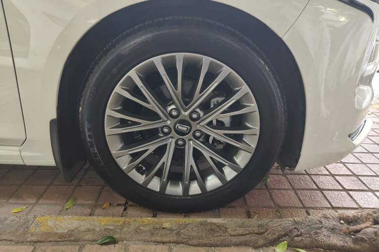 Used Bestune B70 2022 Third Generation 2.0T Automatic Premium Edition Right Front Wheel Hub