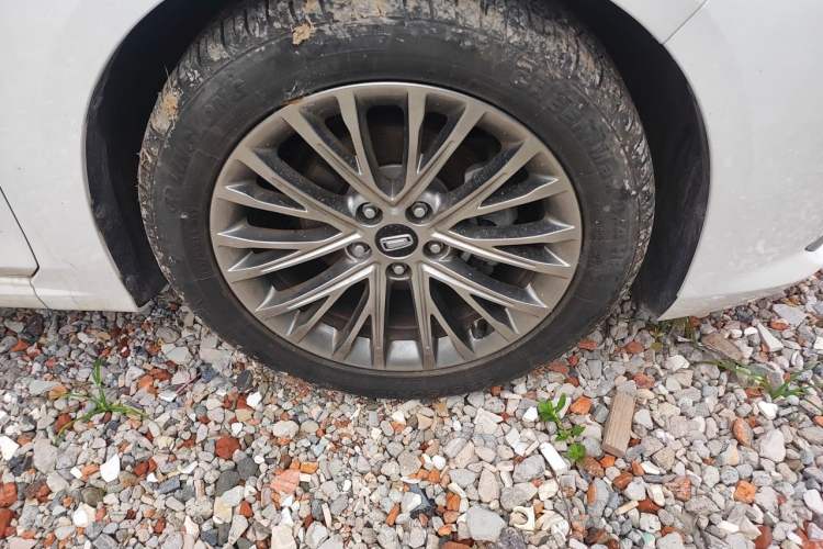 Used Bestune B70 2022 Third Generation 1.5T Automatic Enjoyment Version Right Front Wheel Hub