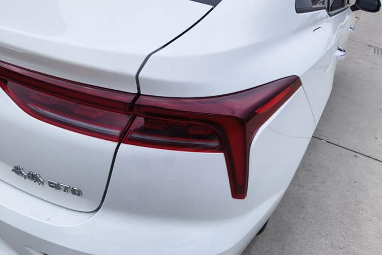 Used Bestune B70 2022 Third Generation 1.5T Automatic Enjoyment Version Right Rear Taillight