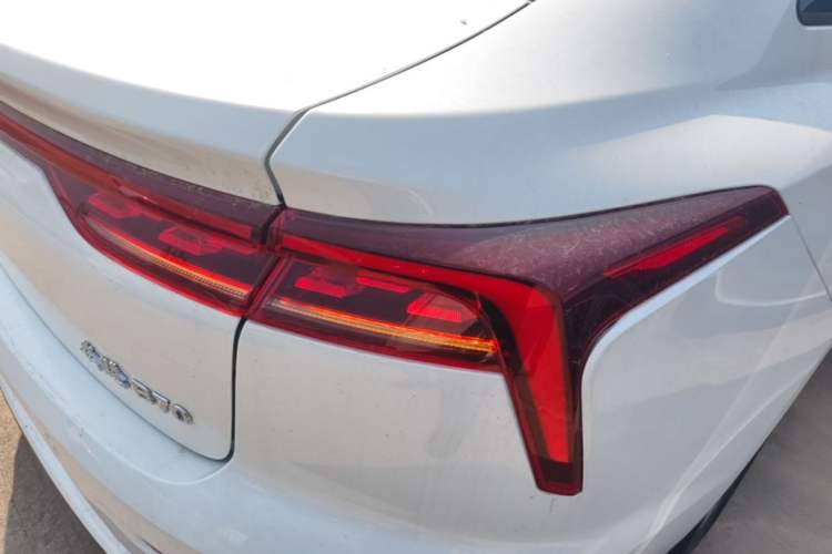 Used Bestune B70 2022 Third Generation 1.5T Automatic Enjoyment Version Right Rear Taillight