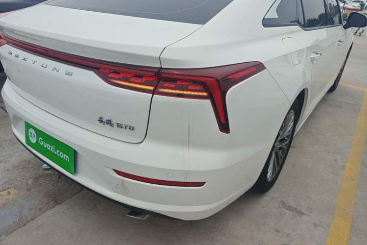 Used Bestune B70 2022 Third Generation 1.5T Automatic Enjoyment Version Right Rear Taillight