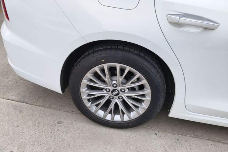 Used Bestune B70 2022 Third Generation 1.5T Automatic Enjoyment Version Right Rear Wheel Hub