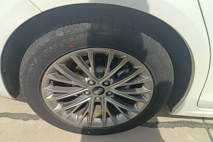 Used Bestune B70 2022 Third Generation 1.5T Automatic Enjoyment Version Right Rear Wheel Hub