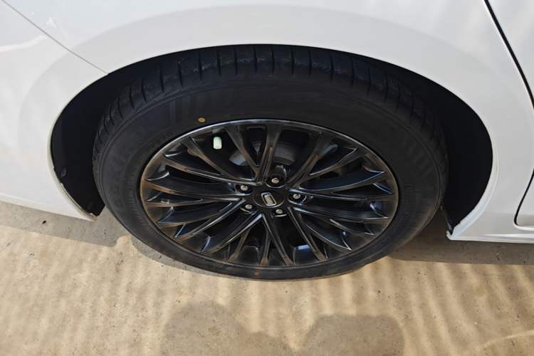 Used Bestune B70 2022 Third Generation 1.5T Automatic Enjoyment Version Right Rear Wheel Hub