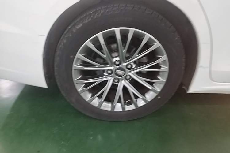 Used Bestune B70 2022 Third Generation 1.5T Automatic Enjoyment Version Right Rear Wheel Hub