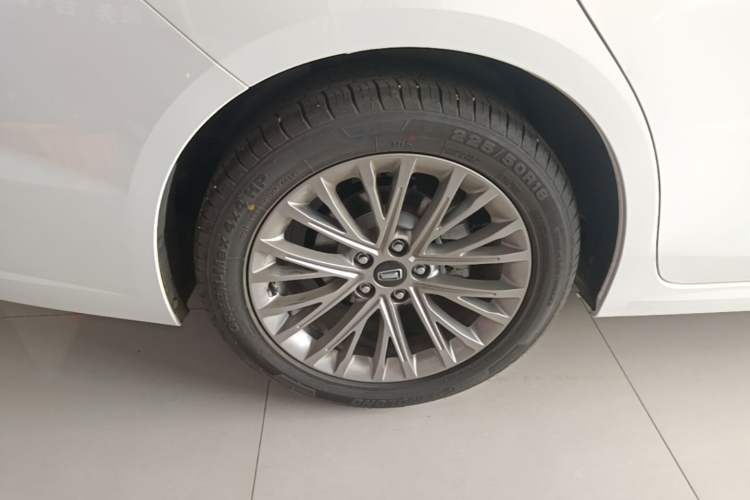 Used Bestune B70 2022 Third Generation 1.5T Automatic Enjoyment Version Right Rear Wheel Hub
