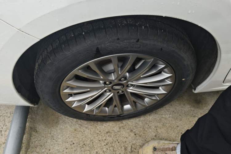 Used Bestune B70 2022 Third Generation 1.5T Automatic Enjoyment Version Right Rear Wheel Hub