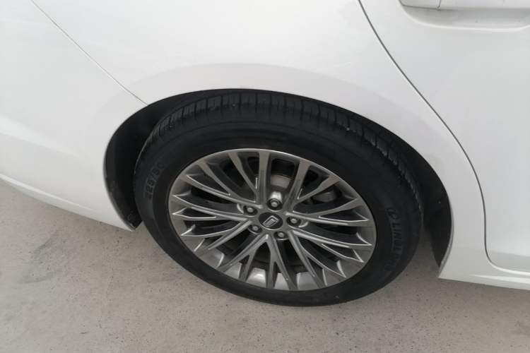 Used Bestune B70 2022 Third Generation 1.5T Automatic Enjoyment Version Right Rear Wheel Hub