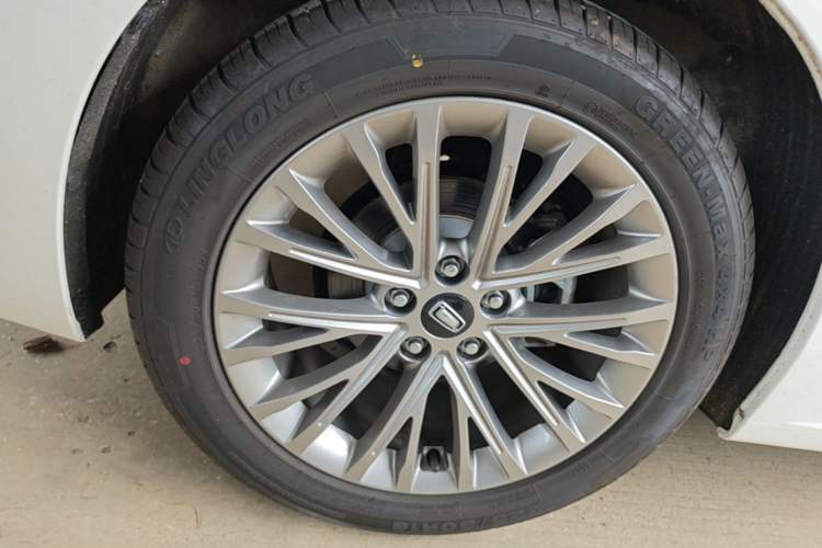 Used Bestune B70 2022 Third Generation 1.5T Automatic Enjoyment Version Right Rear Wheel Hub