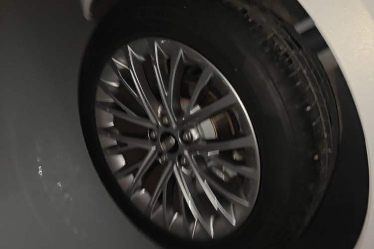 Used Bestune B70 2022 Third Generation 1.5T Automatic Enjoyment Version Right Rear Wheel Hub