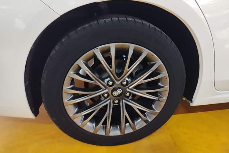 Used Bestune B70 2022 Third Generation 1.5T Automatic Enjoyment Version Right Rear Wheel Hub