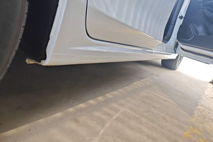 Used Bestune B70 2022 Third Generation 1.5T Automatic Enjoyment Version Right Side Sill