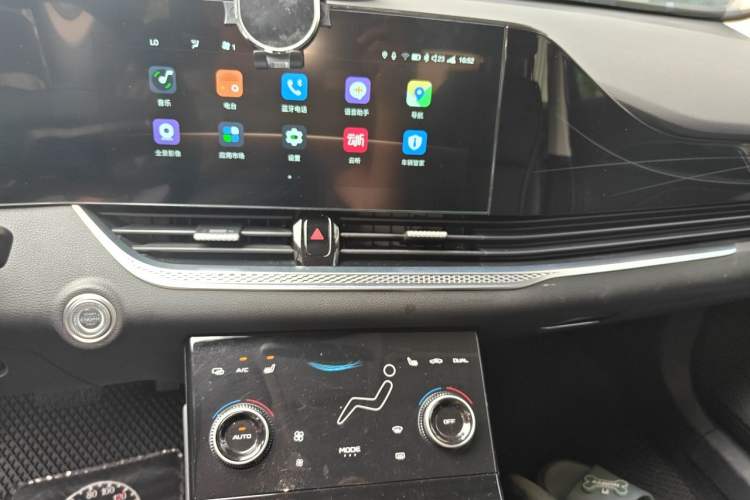 Used Bestune B70 2023 Third Generation 1.5T Automatic Enjoyment Version Audio And AC Panel