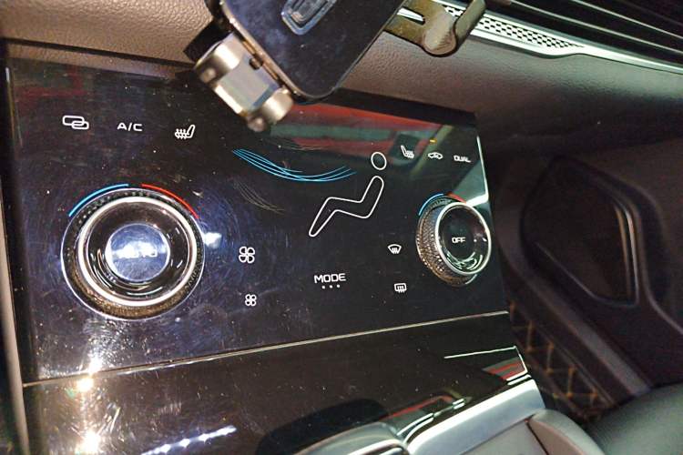 Used Bestune B70 2023 Third Generation 1.5T Automatic Enjoyment Version Audio And AC Panel