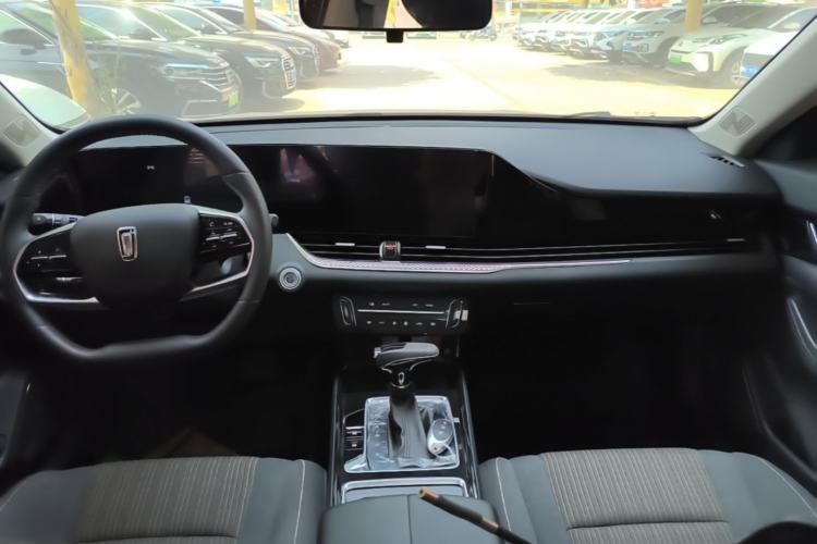 Used Bestune B70 2023 3rd Generation 1.5T Automatic Enjoyment Version 70th Anniversary Edition Center Console