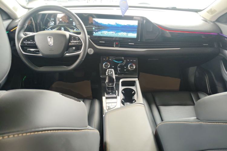 Used Bestune B70 2023 3rd Generation 1.5T Automatic Enjoyment Version 70th Anniversary Edition Center Console