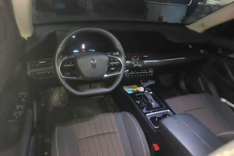 Used Bestune B70 2023 3rd Generation 1.5T Automatic Enjoyment Version 70th Anniversary Edition Center Console