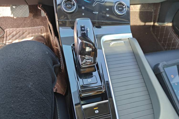 Used Bestune B70 2023 Third Generation 1.5T Automatic Enjoyment Version Gear Lever