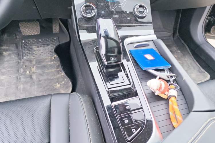 Used Bestune B70 2023 Third Generation 1.5T Automatic Enjoyment Version Gear Lever