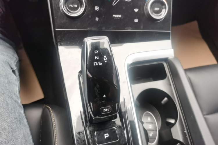 Used Bestune B70 2023 Third Generation 1.5T Automatic Enjoyment Version Gear Lever