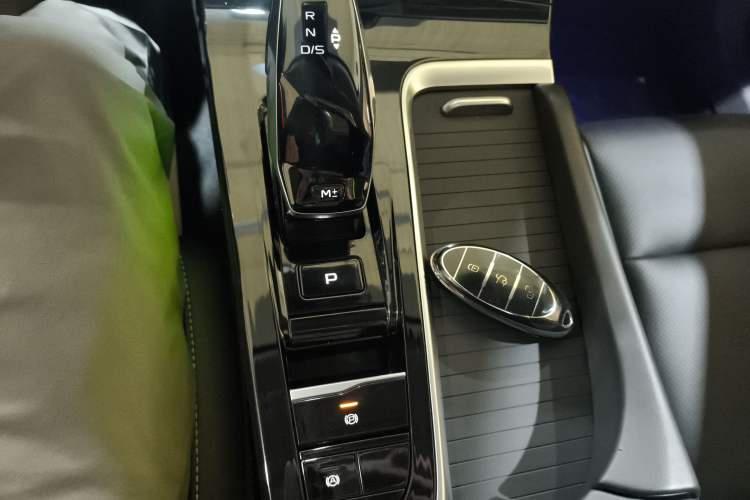 Used Bestune B70 2023 Third Generation 1.5T Automatic Enjoyment Version Gear Lever