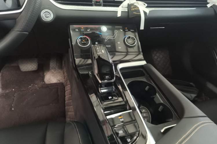 Used Bestune B70 2023 Third Generation 1.5T Automatic Enjoyment Version Gear Lever