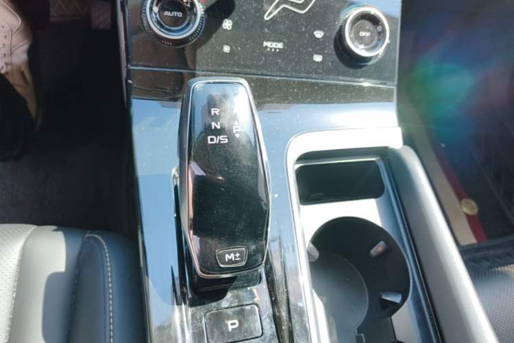 Used Bestune B70 2023 Third Generation 1.5T Automatic Enjoyment Version Gear Lever