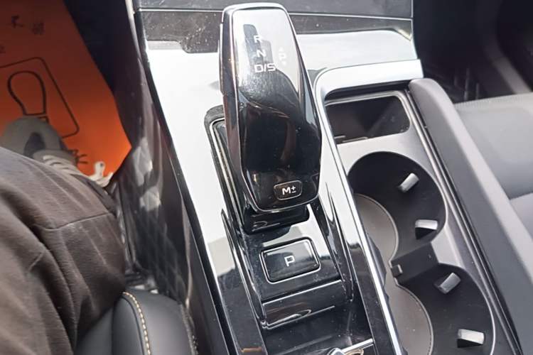 Used Bestune B70 2023 3rd Generation 1.5T Automatic Enjoyment Version 70th Anniversary Edition Gear Lever